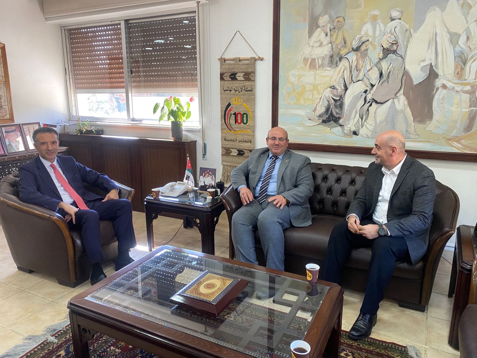 استقبل معالي السيد نايف الحميدي الفايز في مكتبه عمدة معان الدكتور ياسين صلاح في زيارة لوزارة السياحة والآثار.